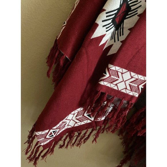 Lucchese Lightweight Alpaca Cape Peruvian Poncho Taos Collegiate Maroon One Size - Picture 4 of 5